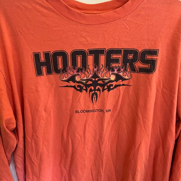 Vintage 90’s Hooters Flames Graphic Long Sleeve Shirt Size Large Orange Delta XL - Picture 2 of 5